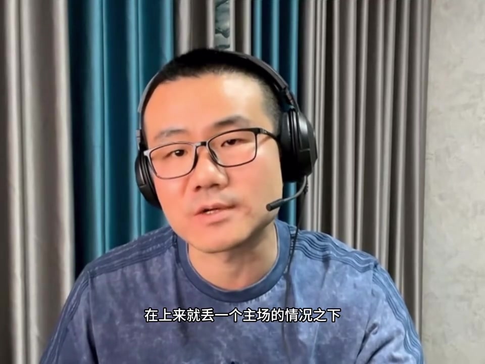 有个性！步行者官推晒哈利伯顿入场：小西装搭宽大迷彩裤